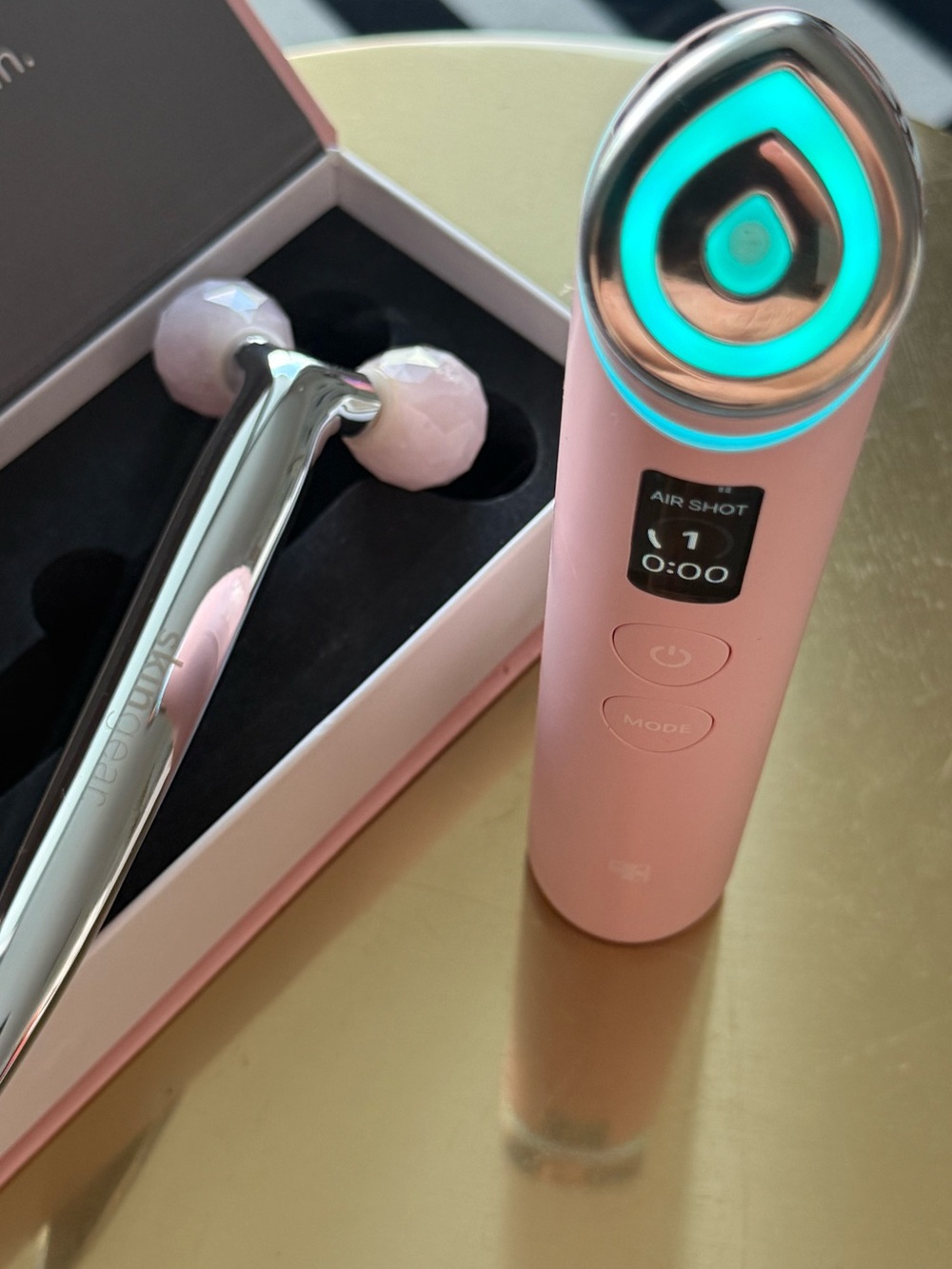 MEDİCUBE Booster Pro & SKINGEAR Sculptor Roller